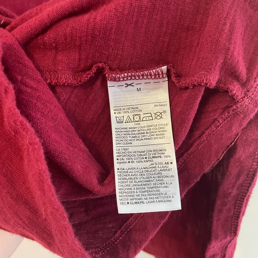 Old Navy Basic Red T - Picture 5 of 5